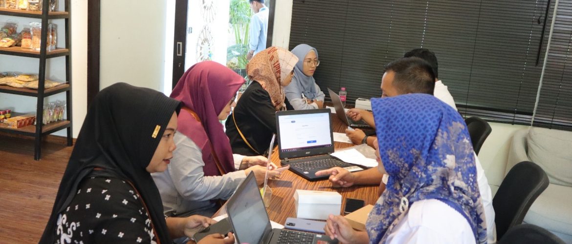 Si Kelingking Manis Layani 90 Pelaku UMKM di Pantai Pasir Putih dan Rumah BUMN Rembang