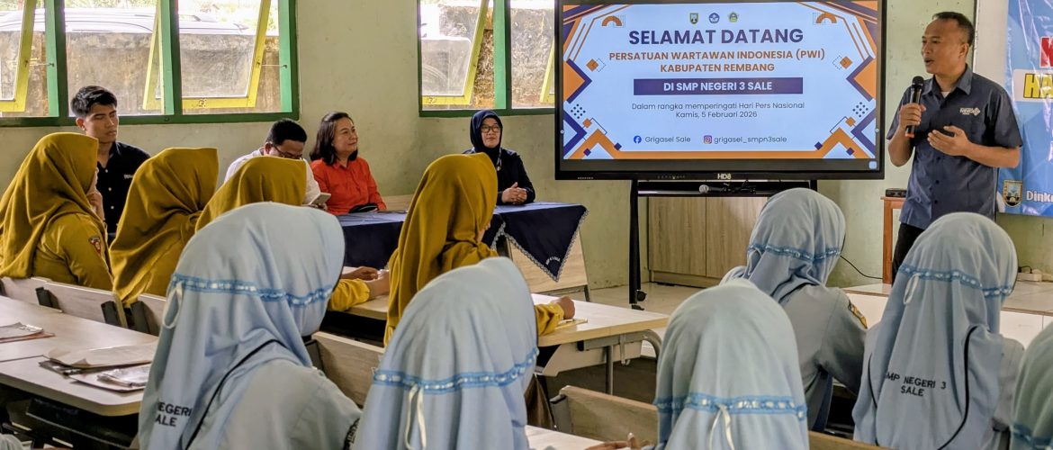 PWI Rembang dan Dinkominfo Peringati HPN dengan Tanam Pohon dan Kelas Jurnalistik di SMPN 3 Sale