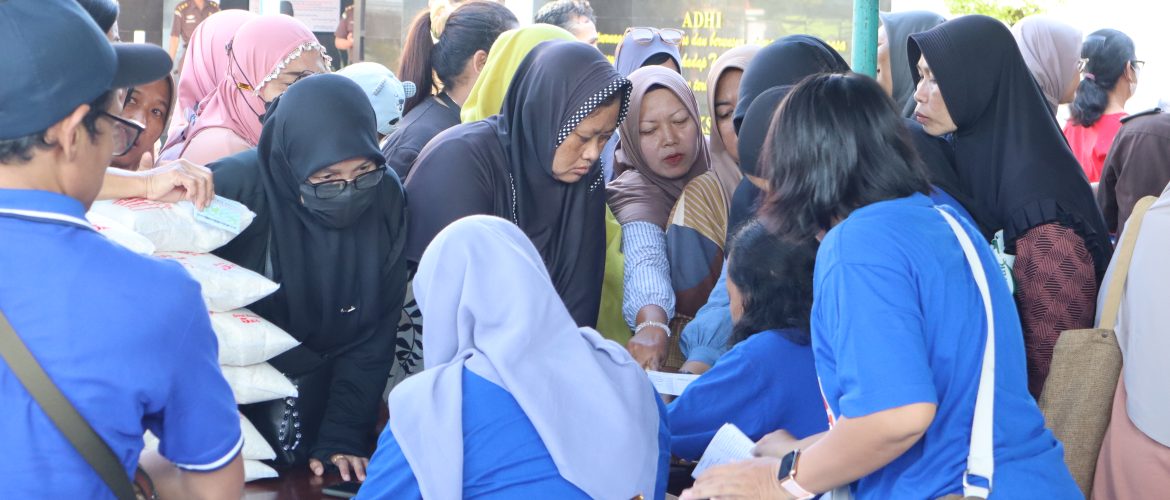 Kejari dan Dintanpan Rembang Gelar Pasar Murah, Ratusan Paket Sembako Ludes Kurang dari Satu Jam
