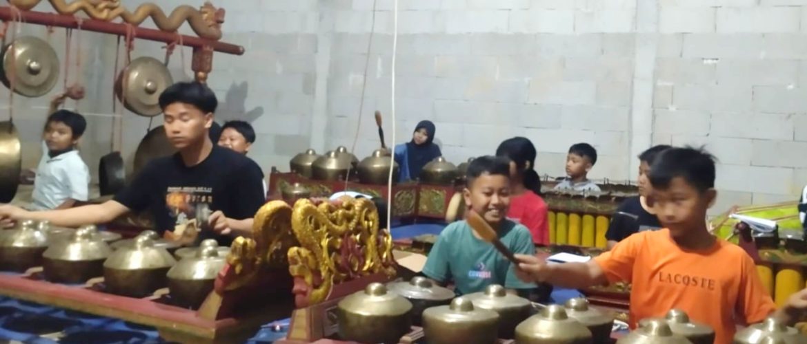 Liburan Hanya Main Gawai, Anak- anak Sekararum Isi Liburan Dengan Belajar Gamelan